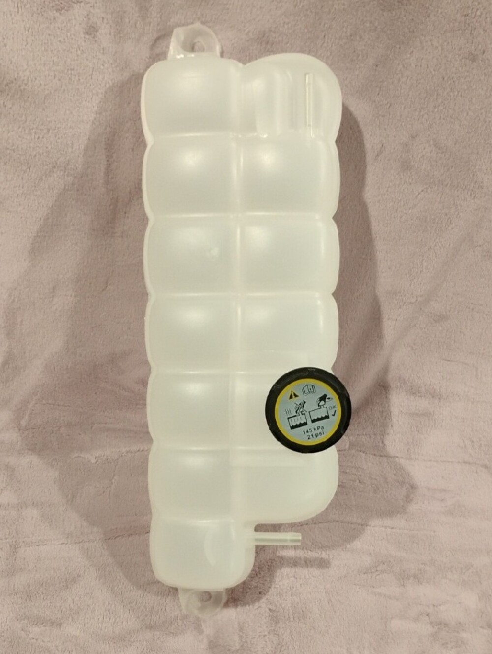 Coolant Overflow Reservoir with Cap, New